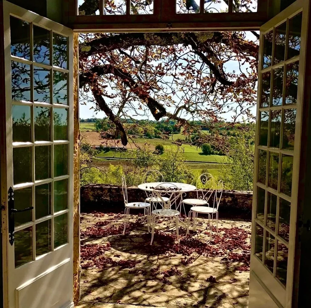 Rural & rustic or formal & fancy? Come to the Dordogne for both!