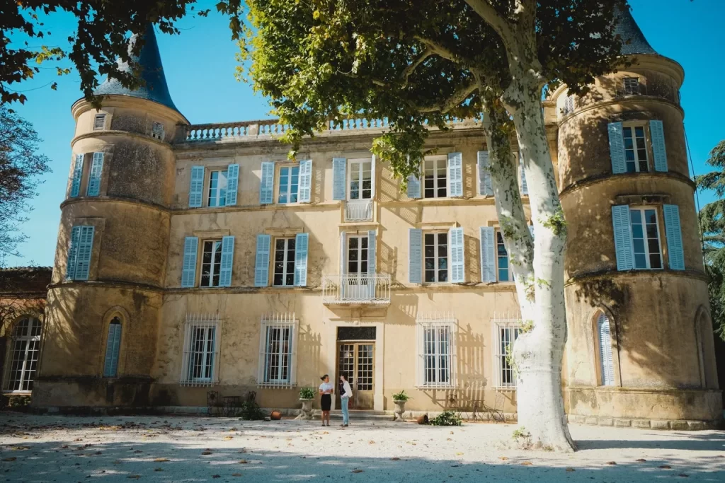 Want a loved-up château wedding in France? Meet the Château Bee!