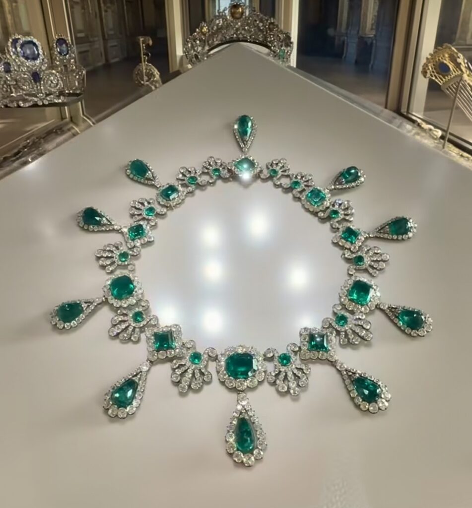 The Louvre heist! Claudine Hemingway’s expert commentary.